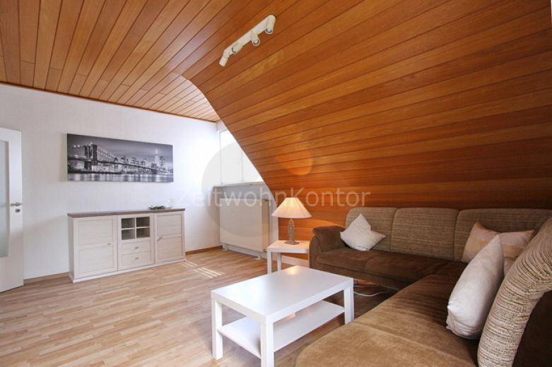 Ruhig und gr&uuml;n, gut angebunden, WLAN aktiv, PKW-Stellplatz und  Balkon!  M&uuml;lheim Grenze Essen am Naturschutzgebiet