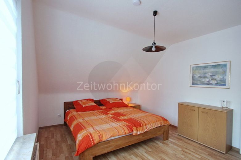 Ruhig und gr&uuml;n, gut angebunden, WLAN aktiv, PKW-Stellplatz und  Balkon!  M&uuml;lheim Grenze Essen am Naturschutzgebiet