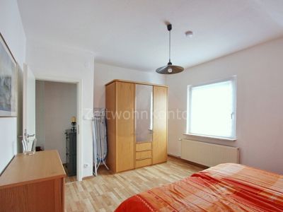 Ruhig und gr&uuml;n, gut angebunden, WLAN aktiv, PKW-Stellplatz und  Balkon!  M&uuml;lheim Grenze Essen am Naturschutzgebiet