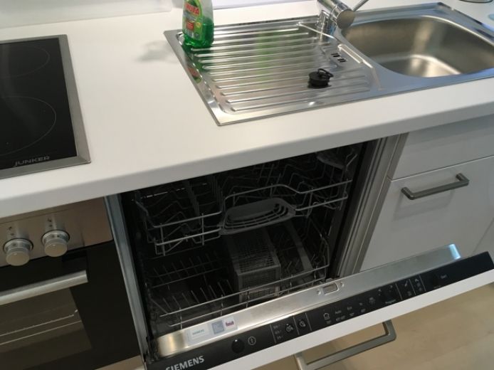 Schicke 2 Zimmer Business-Wohnung mit Balkon Nähe Innogy/RWE/HBF