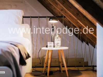 INTERLODGE Köln: Sehr schicke Maisonette-Wohnung, komplett und geschmackssicher eingerichtet.