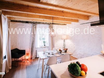 INTERLODGE Köln: Sehr schicke Maisonette-Wohnung, komplett und geschmackssicher eingerichtet.