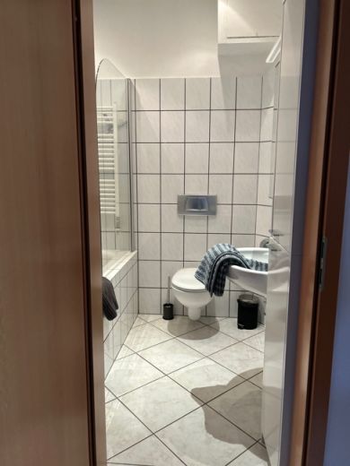 Ideal f&uuml;r die Familie! 3 Zimmer Wohnung mit 2 Schlafzimmern, 2 B&auml;dern und Balkon in Essen Bredeney!
