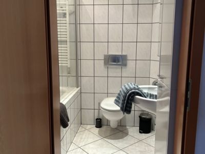 Ideal f&uuml;r die Familie! 3 Zimmer Wohnung mit 2 Schlafzimmern, 2 B&auml;dern und Balkon in Essen Bredeney!