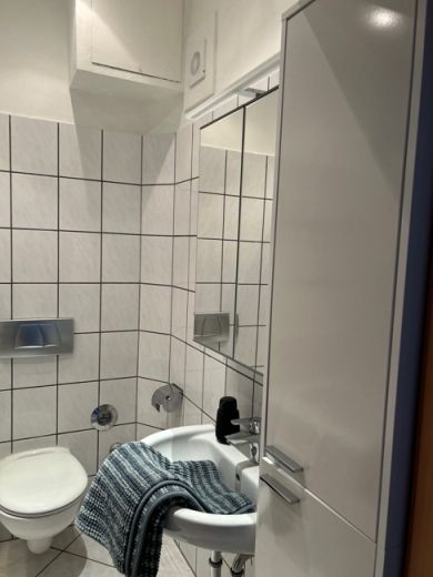 Ideal f&uuml;r die Familie! 3 Zimmer Wohnung mit 2 Schlafzimmern, 2 B&auml;dern und Balkon in Essen Bredeney!