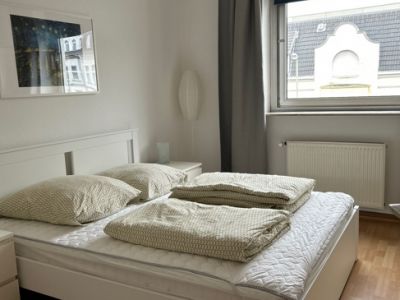 Ideal f&uuml;r die Familie! 3 Zimmer Wohnung mit 2 Schlafzimmern, 2 B&auml;dern und Balkon in Essen Bredeney!