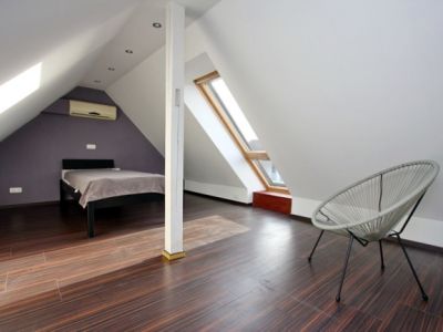 Hochwertige, schicke Maisonette mit Balkon, offenem Kamin und Klimaanlage in ruhiger Lage mit guter Anbindung