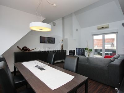 Hochwertige, schicke Maisonette mit Balkon, offenem Kamin und Klimaanlage in ruhiger Lage mit guter Anbindung