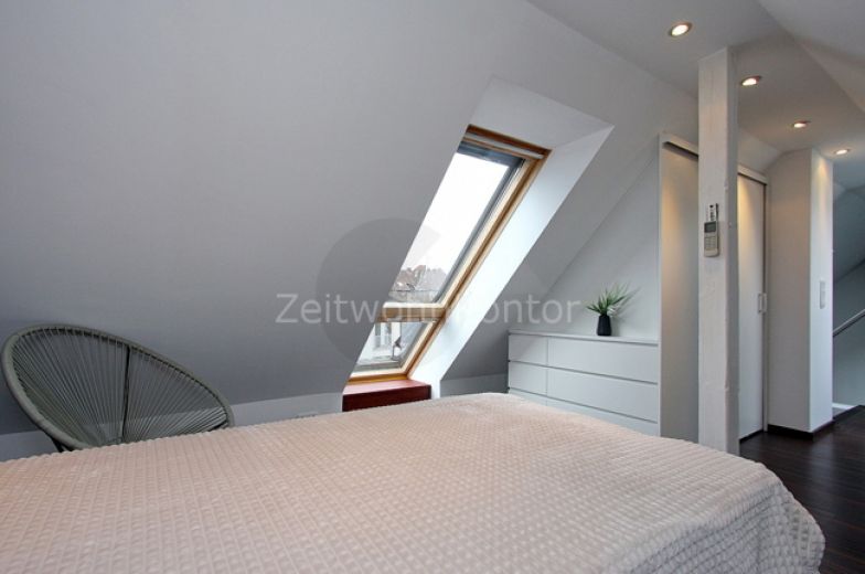 Hochwertige, schicke Maisonette mit Balkon, offenem Kamin und Klimaanlage in ruhiger Lage mit guter Anbindung