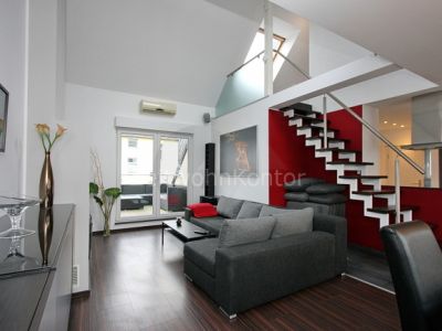 Hochwertige, schicke Maisonette mit Balkon, offenem Kamin und Klimaanlage in ruhiger Lage mit guter Anbindung