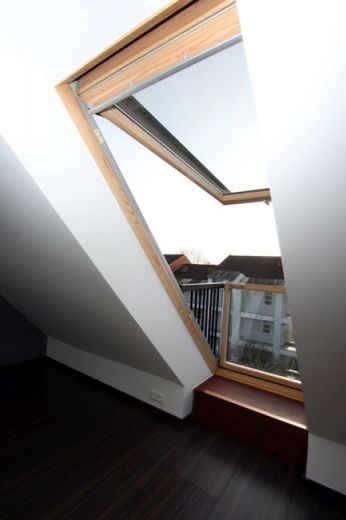 Hochwertige, schicke Maisonette mit Balkon, offenem Kamin und Klimaanlage in ruhiger Lage mit guter Anbindung