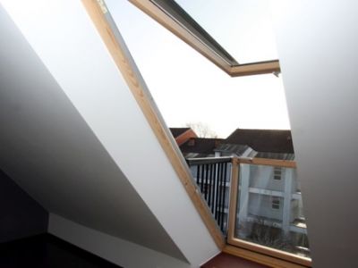 Hochwertige, schicke Maisonette mit Balkon, offenem Kamin und Klimaanlage in ruhiger Lage mit guter Anbindung