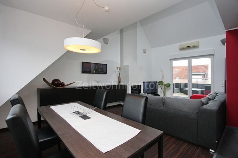 Hochwertige, schicke Maisonette mit Balkon, offenem Kamin und Klimaanlage in ruhiger Lage mit guter Anbindung