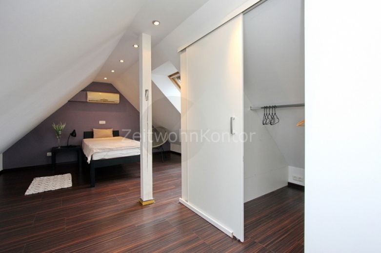 Hochwertige, schicke Maisonette mit Balkon, offenem Kamin und Klimaanlage in ruhiger Lage mit guter Anbindung