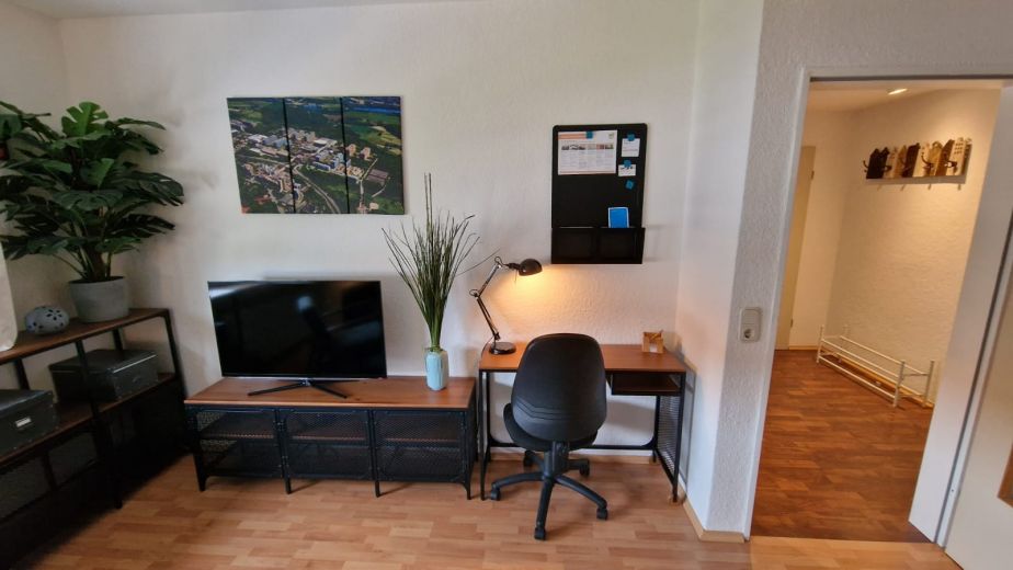 gemütliches 1,5 Zimmer-Apt. + KDB, 40qm,  möbliert, Vollausstatt., ruhige zentr. Lage,  Nähe Bus zur Uni  Haltestelle