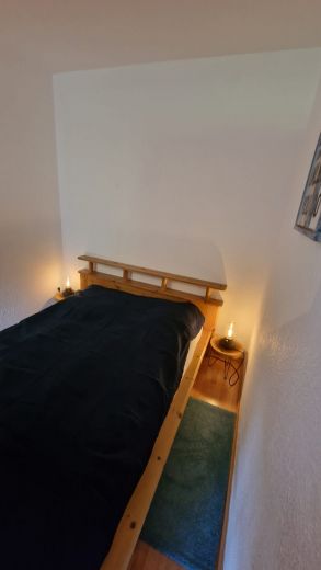 gemütliches 1,5 Zimmer-Apt. + KDB, 40qm,  möbliert, Vollausstatt., ruhige zentr. Lage,  Nähe Bus zur Uni  Haltestelle