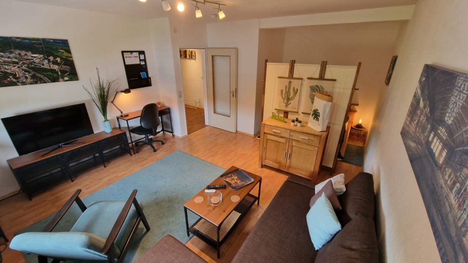 gemütliches 1,5 Zimmer-Apt. + KDB, 40qm,  möbliert, Vollausstatt., ruhige zentr. Lage,  Nähe Bus zur Uni  Haltestelle