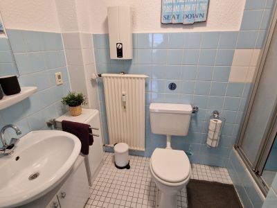 gemütliches 1,5 Zimmer-Apt. + KDB, 40qm,  möbliert, Vollausstatt., ruhige zentr. Lage,  Nähe Bus zur Uni  Haltestelle