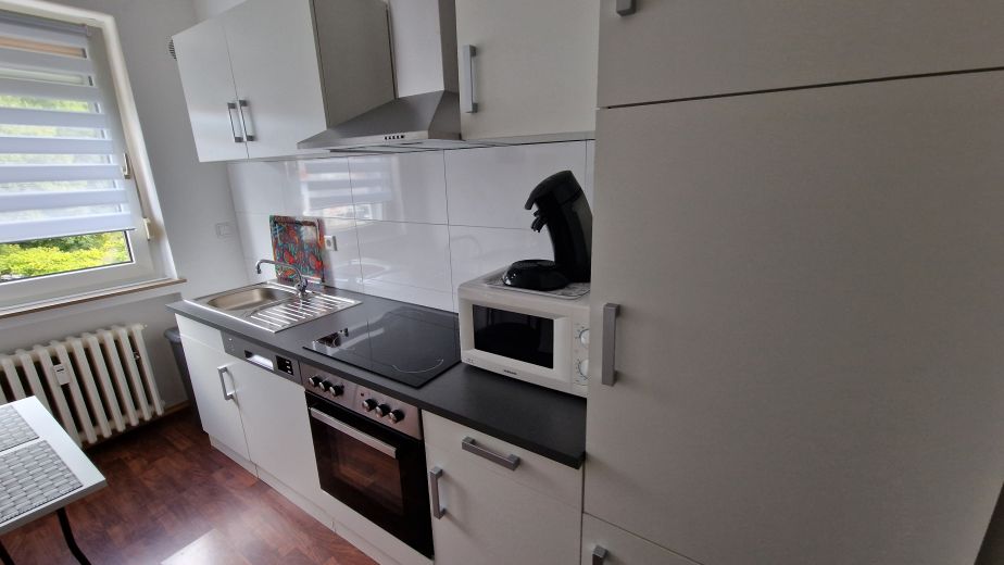 gemütliches 1,5 Zimmer-Apt. + KDB, 40qm,  möbliert, Vollausstatt., ruhige zentr. Lage,  Nähe Bus zur Uni  Haltestelle