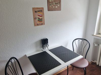 gemütliches 1,5 Zimmer-Apt. + KDB, 40qm,  möbliert, Vollausstatt., ruhige zentr. Lage,  Nähe Bus zur Uni  Haltestelle