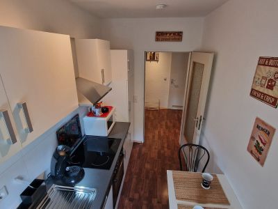 gemütliches 1,5 Zimmer-Apt. + KDB, 40qm,  möbliert, Vollausstatt., ruhige zentr. Lage,  Nähe Bus zur Uni  Haltestelle