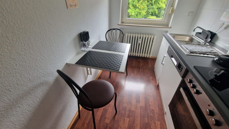 gemütliches 1,5 Zimmer-Apt. + KDB, 40qm,  möbliert, Vollausstatt., ruhige zentr. Lage,  Nähe Bus zur Uni  Haltestelle