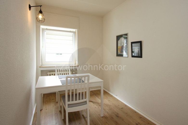 Hell und modern mit Balkon in ruhiger Wohnlage mit aktivem  Internet und guter Anbindung!