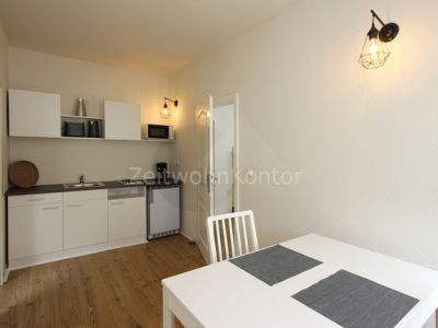 Hell und modern mit Balkon in ruhiger Wohnlage mit aktivem  Internet und guter Anbindung!