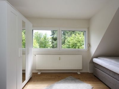 Hell und modern mit Balkon in ruhiger Wohnlage mit aktivem  Internet und guter Anbindung!