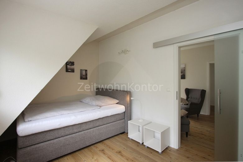 Hell und modern mit Balkon in ruhiger Wohnlage mit aktivem  Internet und guter Anbindung!