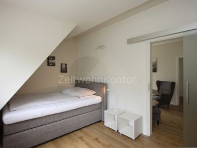 Hell und modern mit Balkon in ruhiger Wohnlage mit aktivem  Internet und guter Anbindung!