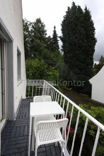 Hell und modern mit Balkon in ruhiger Wohnlage mit aktivem  Internet und guter Anbindung!