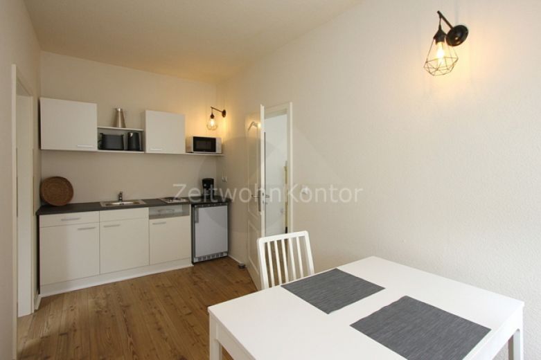 Hell und modern mit Balkon in ruhiger Wohnlage mit aktivem  Internet und guter Anbindung!