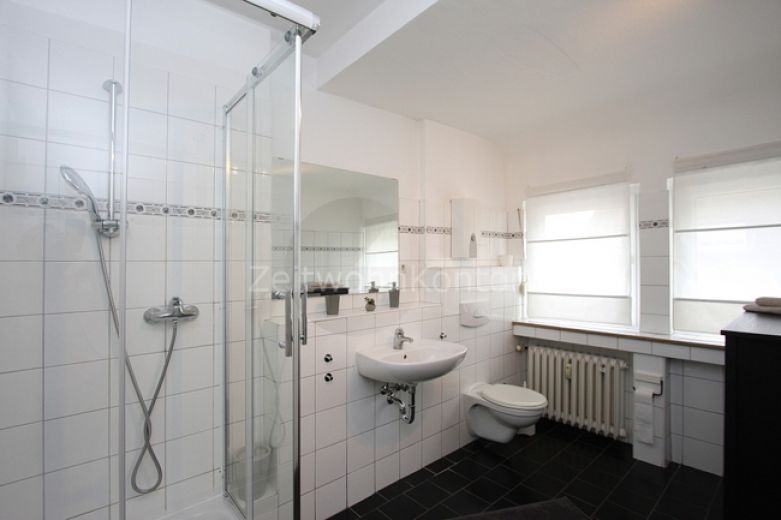 Hell und modern mit Balkon in ruhiger Wohnlage mit aktivem  Internet und guter Anbindung!