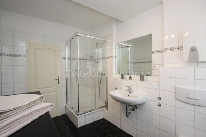 Hell und modern mit Balkon in ruhiger Wohnlage mit aktivem  Internet und guter Anbindung!