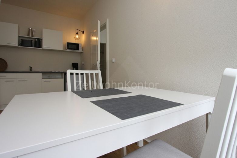 Hell und modern mit Balkon in ruhiger Wohnlage mit aktivem  Internet und guter Anbindung!