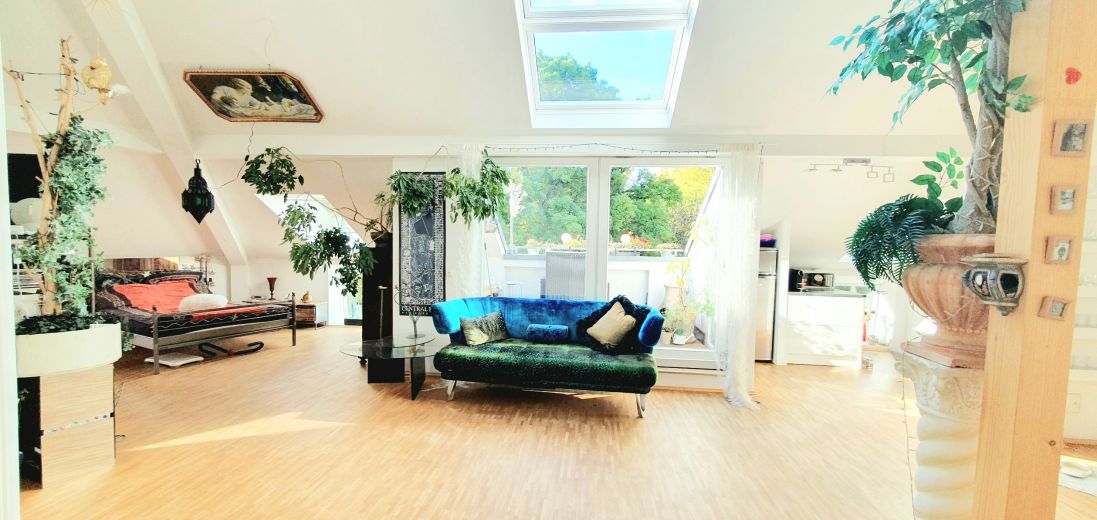 Außergewöhnliche, loftähnliche DG-Wohnung in Top-Lage