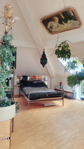 Außergewöhnliche, loftähnliche DG-Wohnung in Top-Lage