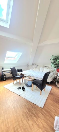 Außergewöhnliche, loftähnliche DG-Wohnung in Top-Lage