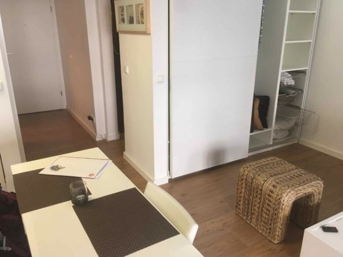Schickes Business Apartment mit Balkon und Aufzug Nähe Stadtgarten/RWE/Evonik