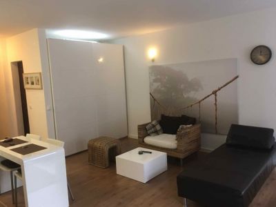 Schickes Business Apartment mit Balkon und Aufzug N&auml;he Stadtgarten/RWE/Evonik