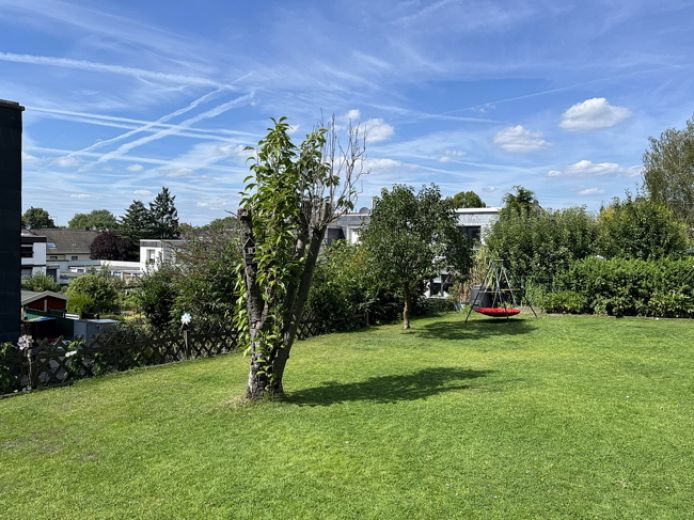 Schick modern, Balkon und WLAN, ruhige Lage, gute Anbindung!