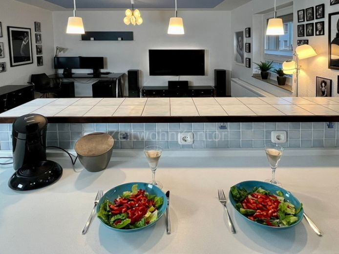 Schick modern, Balkon und WLAN, ruhige Lage, gute Anbindung!