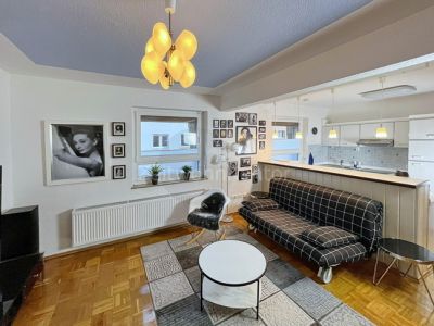 Schick modern, Balkon und WLAN, ruhige Lage, gute Anbindung!