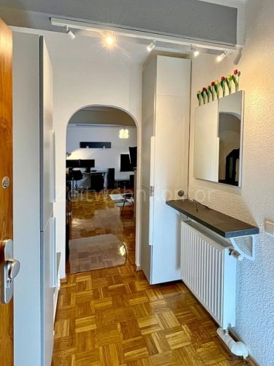 Schick modern, Balkon und WLAN, ruhige Lage, gute Anbindung!