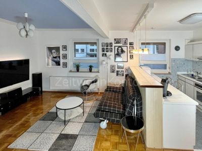 Schick modern, Balkon und WLAN, ruhige Lage, gute Anbindung!