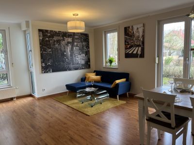 Wohnzimmer von der Zimmertür aus