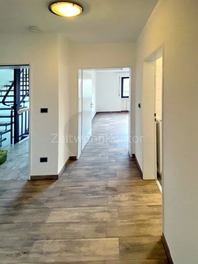 Hell und modern: Apartment mit aktivem WLAN und separater Küche.