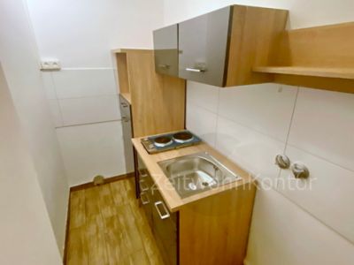 Hell und modern: Apartment mit aktivem WLAN und separater Küche.