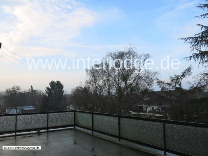 INTERLODGE Köln: Komplett möblierte DG-Wohnung mit großer Dachterrasse
